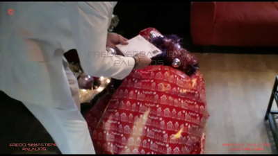 Mommy, ik krige myn krystkado harige blonde mommy teef mei grutte kont gek op pik