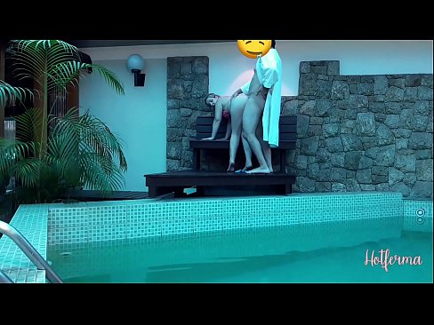 ❤️ Baas noeget faam nei it swimbad, mar koe net wjerstean in hot ❤ Harde porno op fy.pornohammer.ru