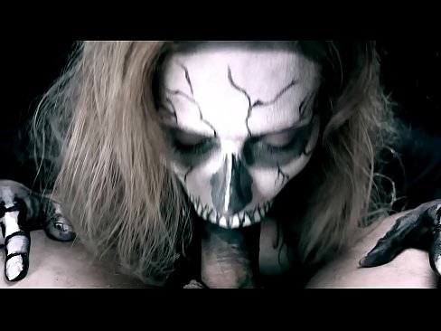 ❤️ Demon famke sûgje hoanne mei har swarte mûle en slikken cum. ❤ Harde porno op fy.pornohammer.ru