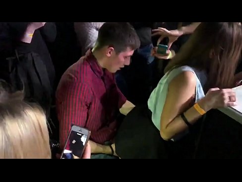 ❤️ Echte seks yn in Russyske nachtclub. 18-jierrich Russysk famke yn 'e anus en fagina neukt yn in nachtclub ❤ Harde porno op fy.pornohammer.ru